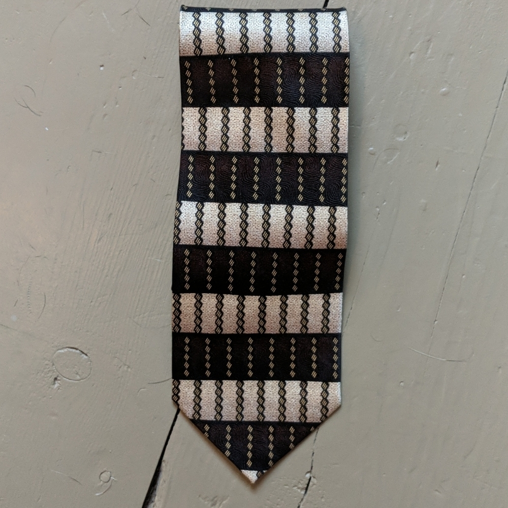 - Geometric Tie